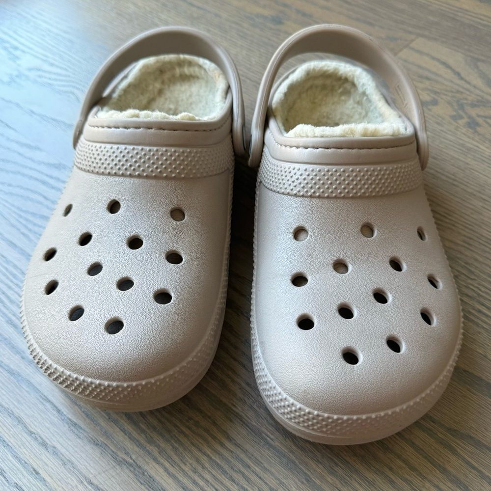 Preowned ADULTS' CROCS CLASSIC LINED CLOGS. mushroom/bone Size M-7 W-9